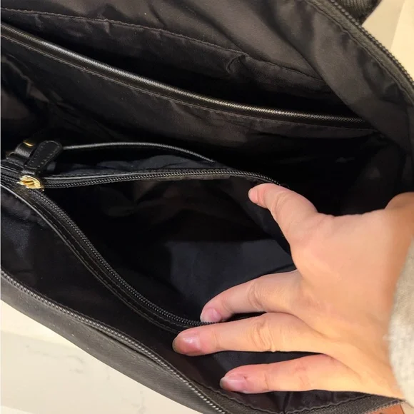 Michael Kors Medium Kelsey Travel Tote Bag with Gold Accents - Picture 7 of 9